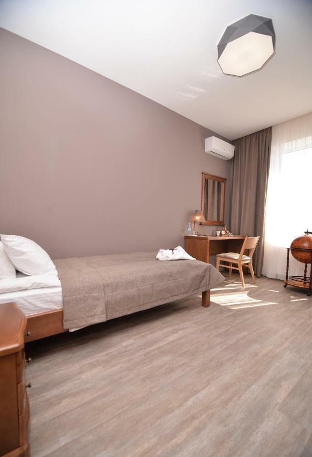 Geography Hotel Veresneve Exterior photo